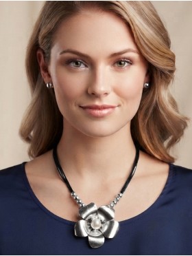 Multi-Rope Solid Flower Pendant Necklace & Earring Set